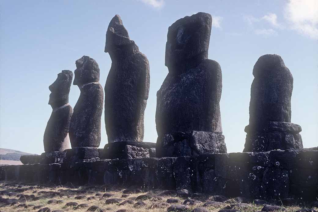 Restored moai, Ahu Tahai