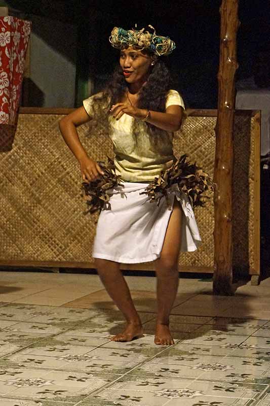 Girl dancing, Fiafia