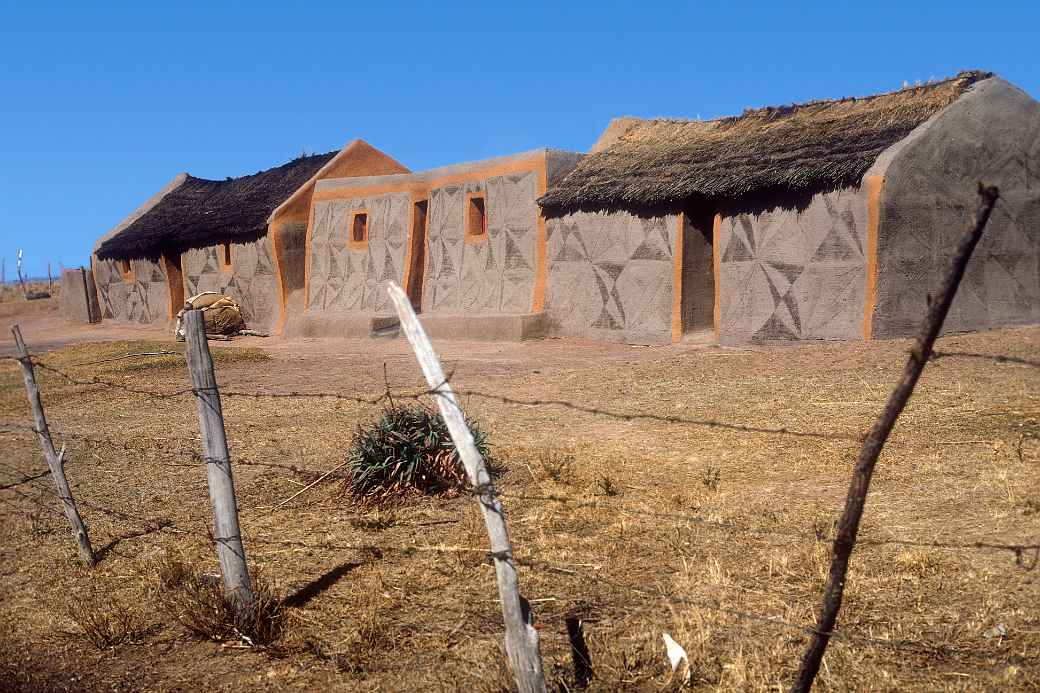 Sotho houses, Warden