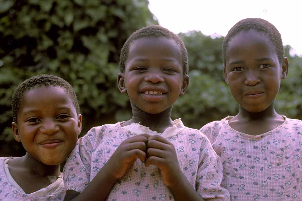 Three sisters of Msunduza | Swazi Children | Swaziland | OzOutback