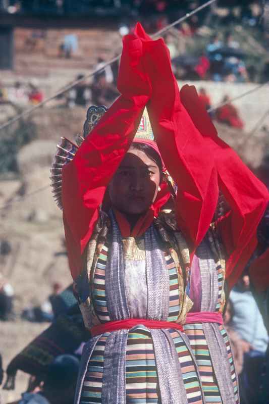 Woman dancers in Tibetan Opera