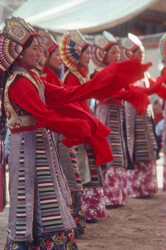 Women dance in Tibetan Opera