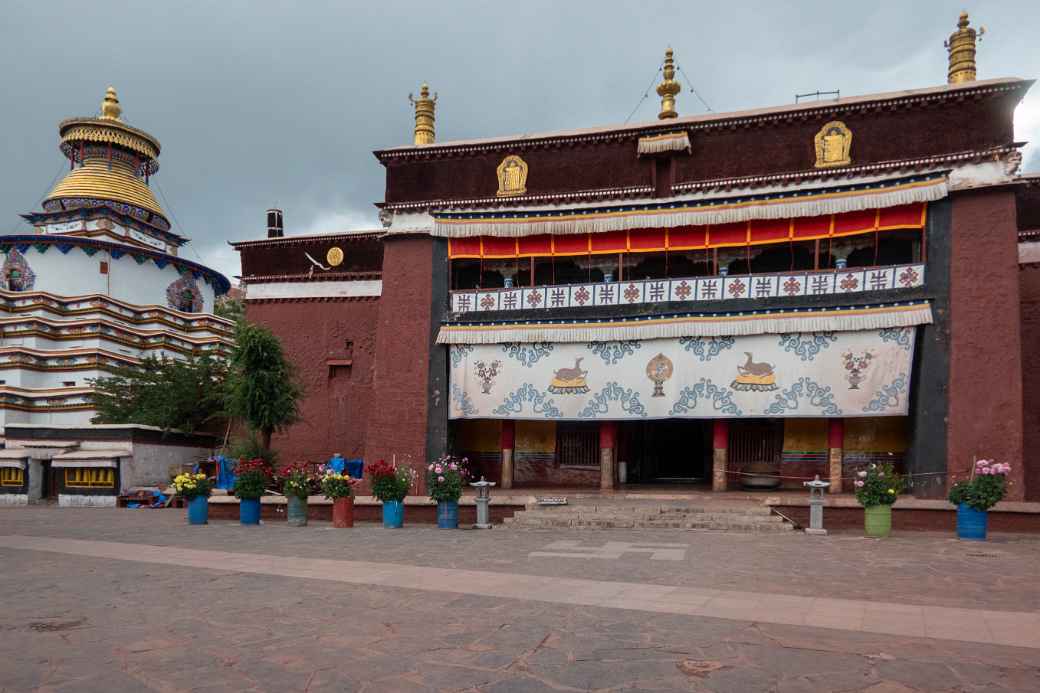 Kumbum stupa, Tsuklakhang temple