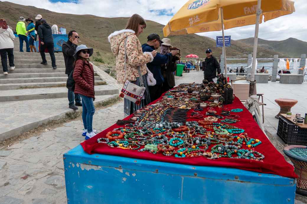 Souvenirs, Yamdrok Yumtso lake