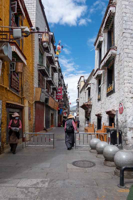 Narrow street, Barkhor