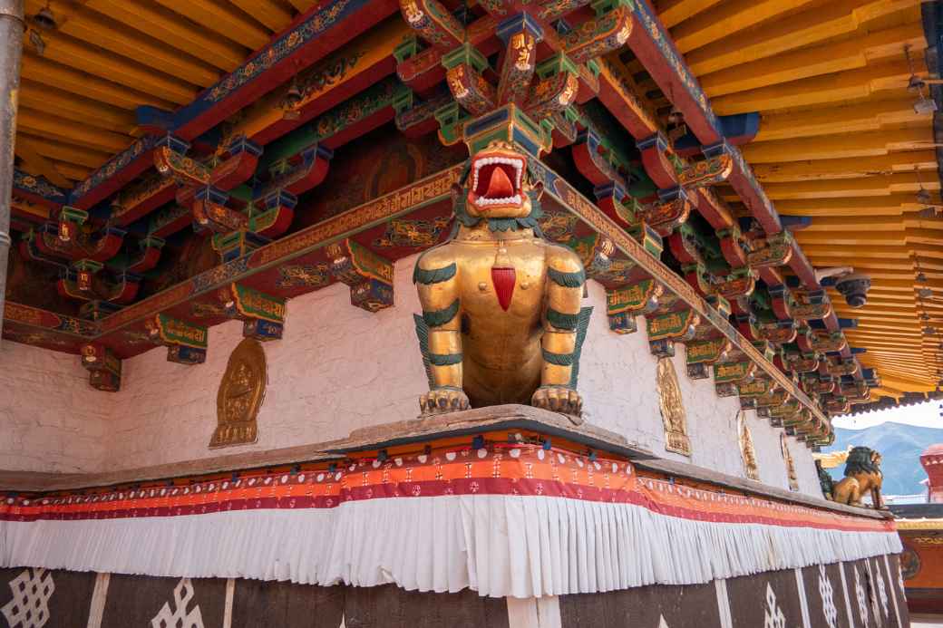 Lion sculptures, Jokhang temple