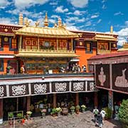 Courtyard, Jokhang temple