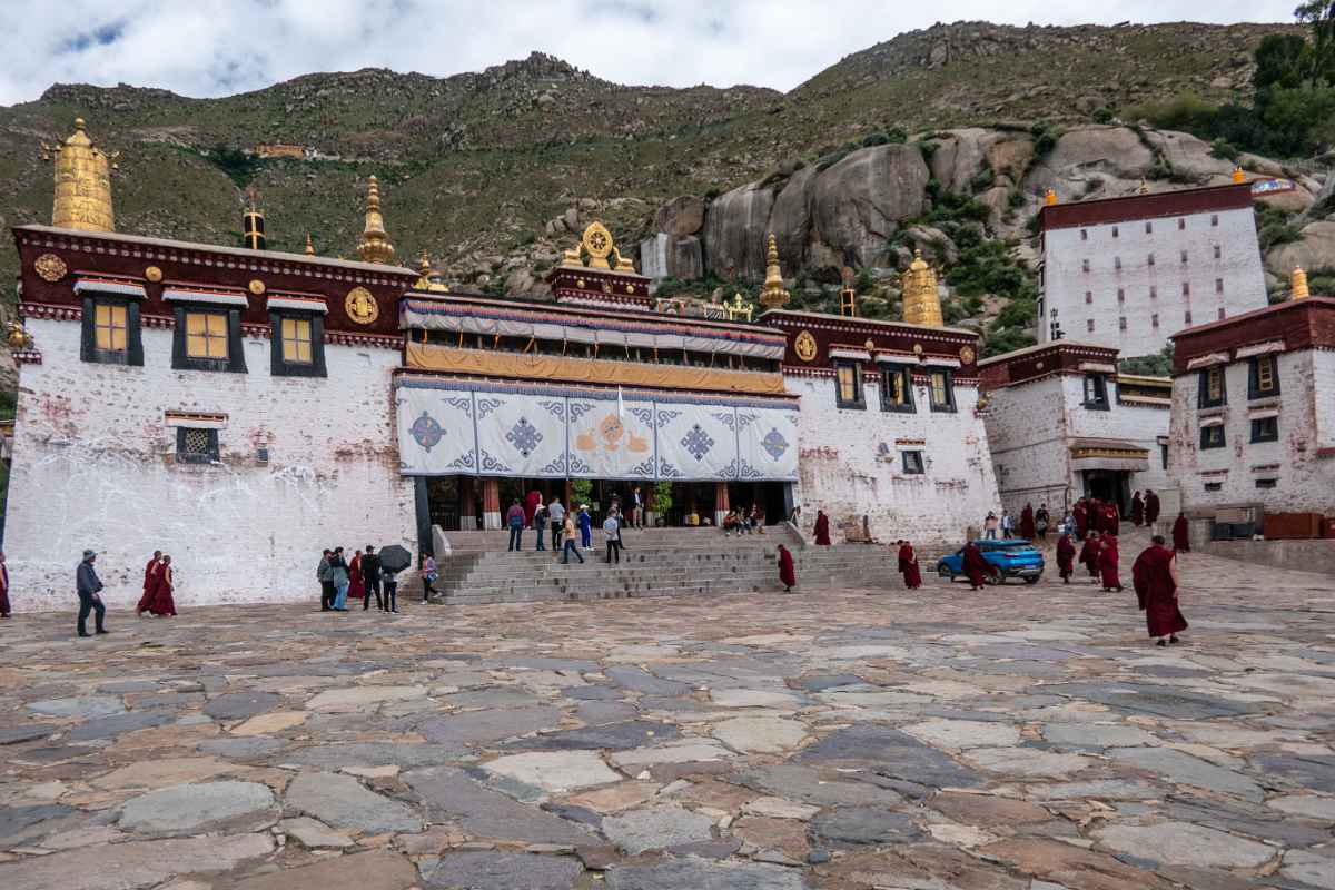 Assembly hall, Sera Monastery