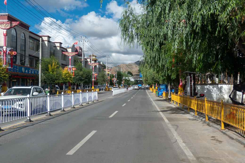 Street in Shigatse