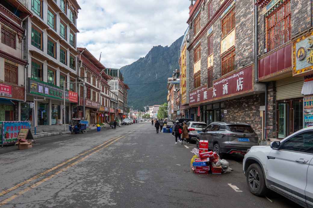 Street in Gyirong