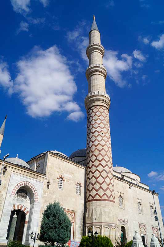 Minaret, Üç Şerefeli Mosque