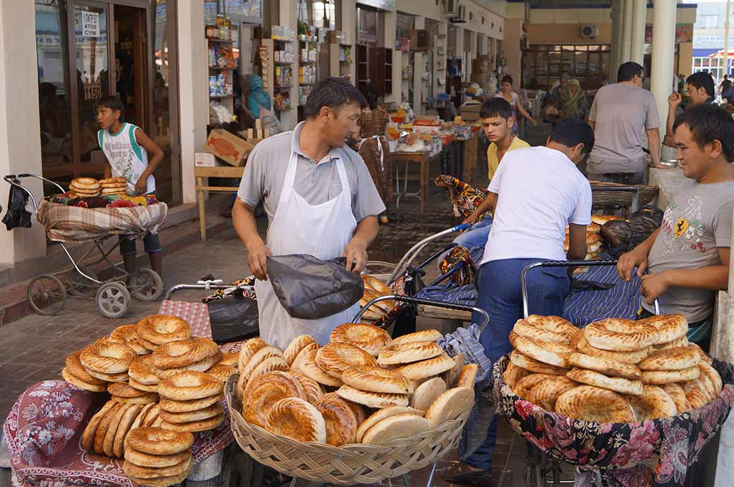 Selling bread, Andijon