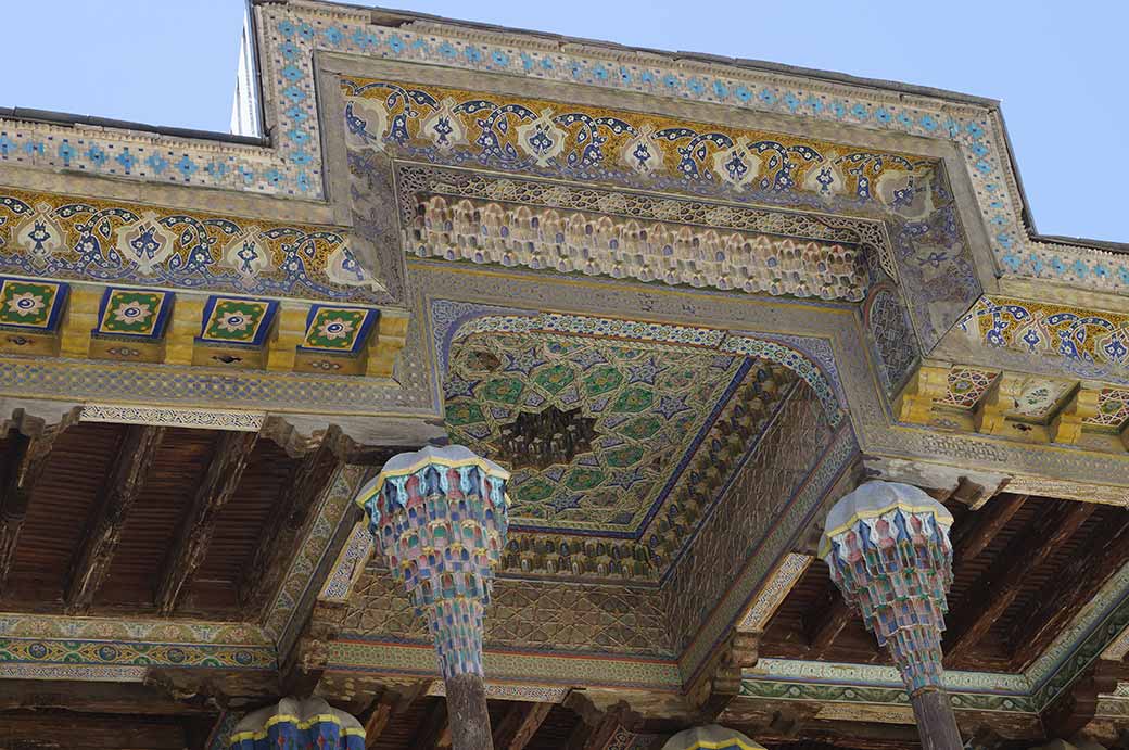 Bolo-Hauz Mosque ceiling