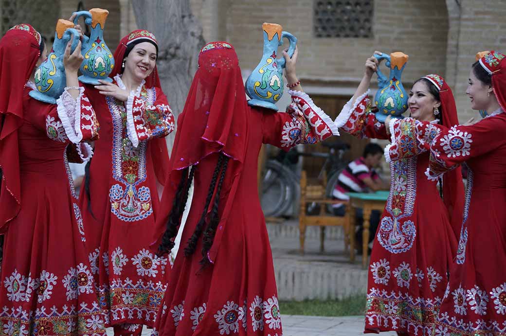 Tajik dancing
