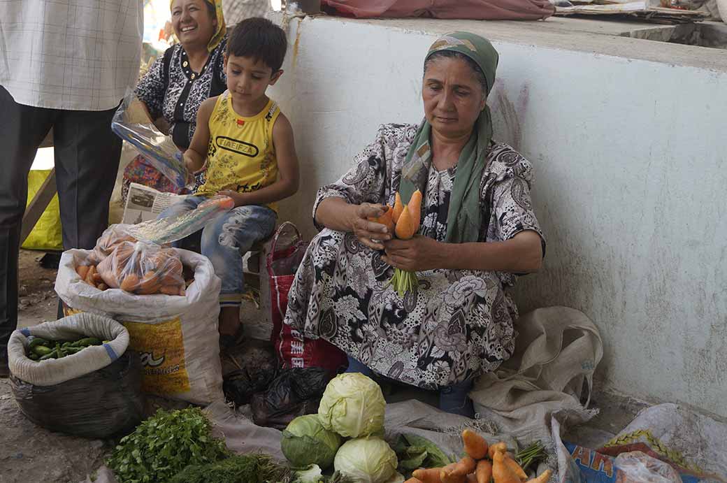 Selling vegetables, Qumtepa bazaar