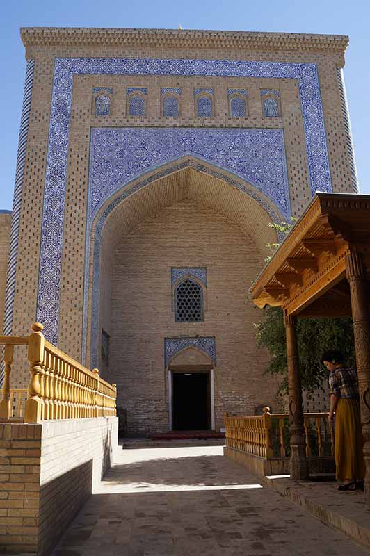 Pahlavan-Mahmud mausoleum gate