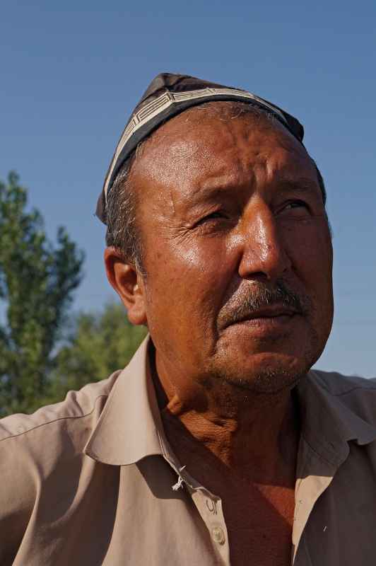 Friendly Uzbek man, Marg'ilon