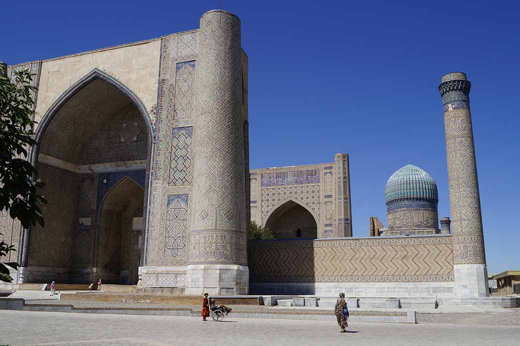 Bibi-Khanym mosque portal