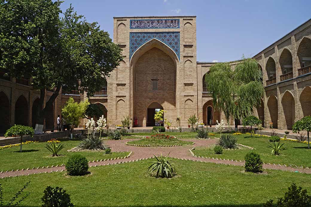 Kukeldash Madrasah yard