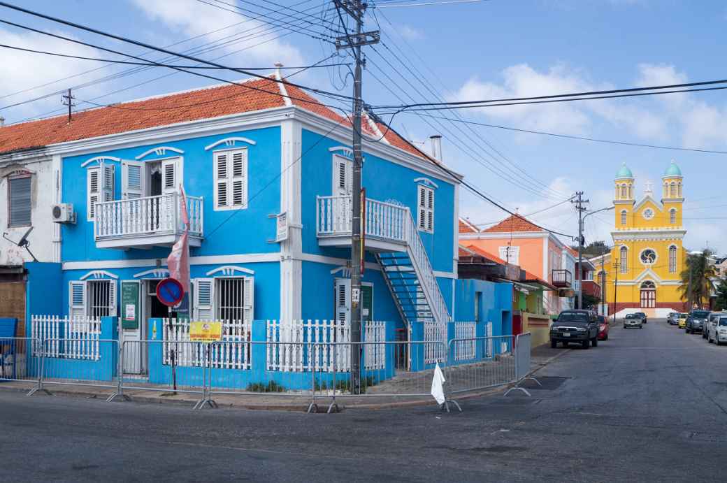 Santa Familia Church, Otrabanda