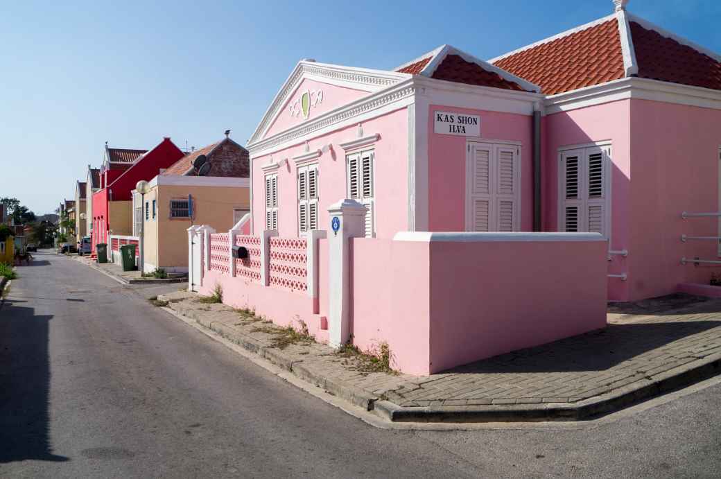 Colourful houses, Otrabanda