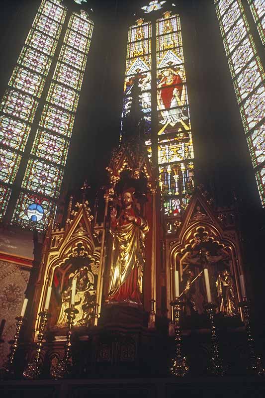 Windows and altar, St Jans