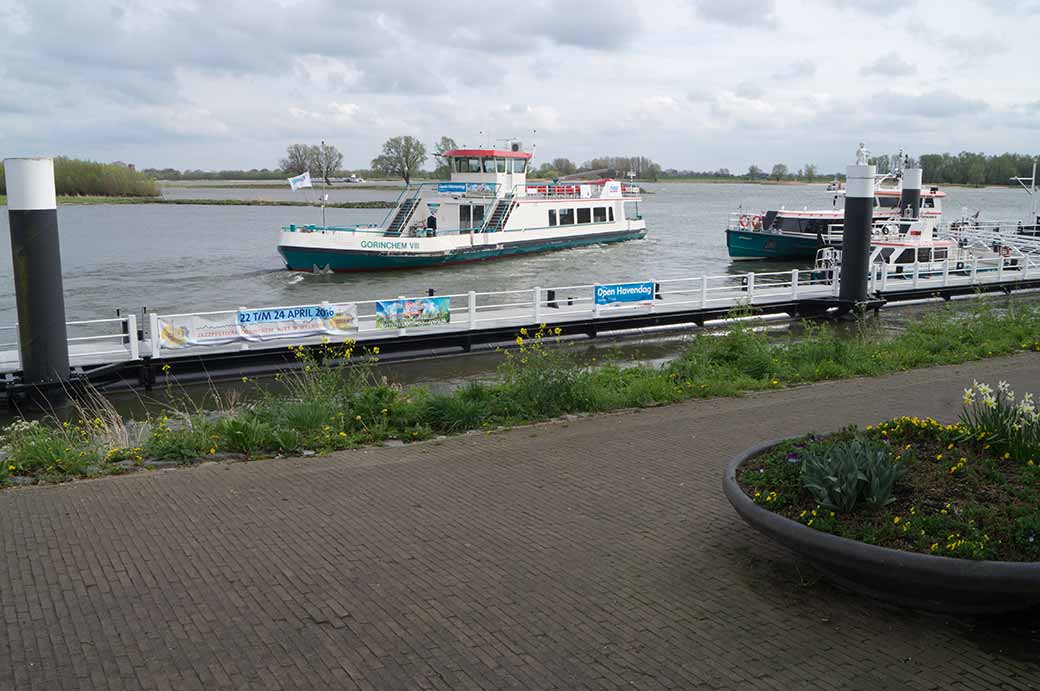 Ferry to Sleewijk